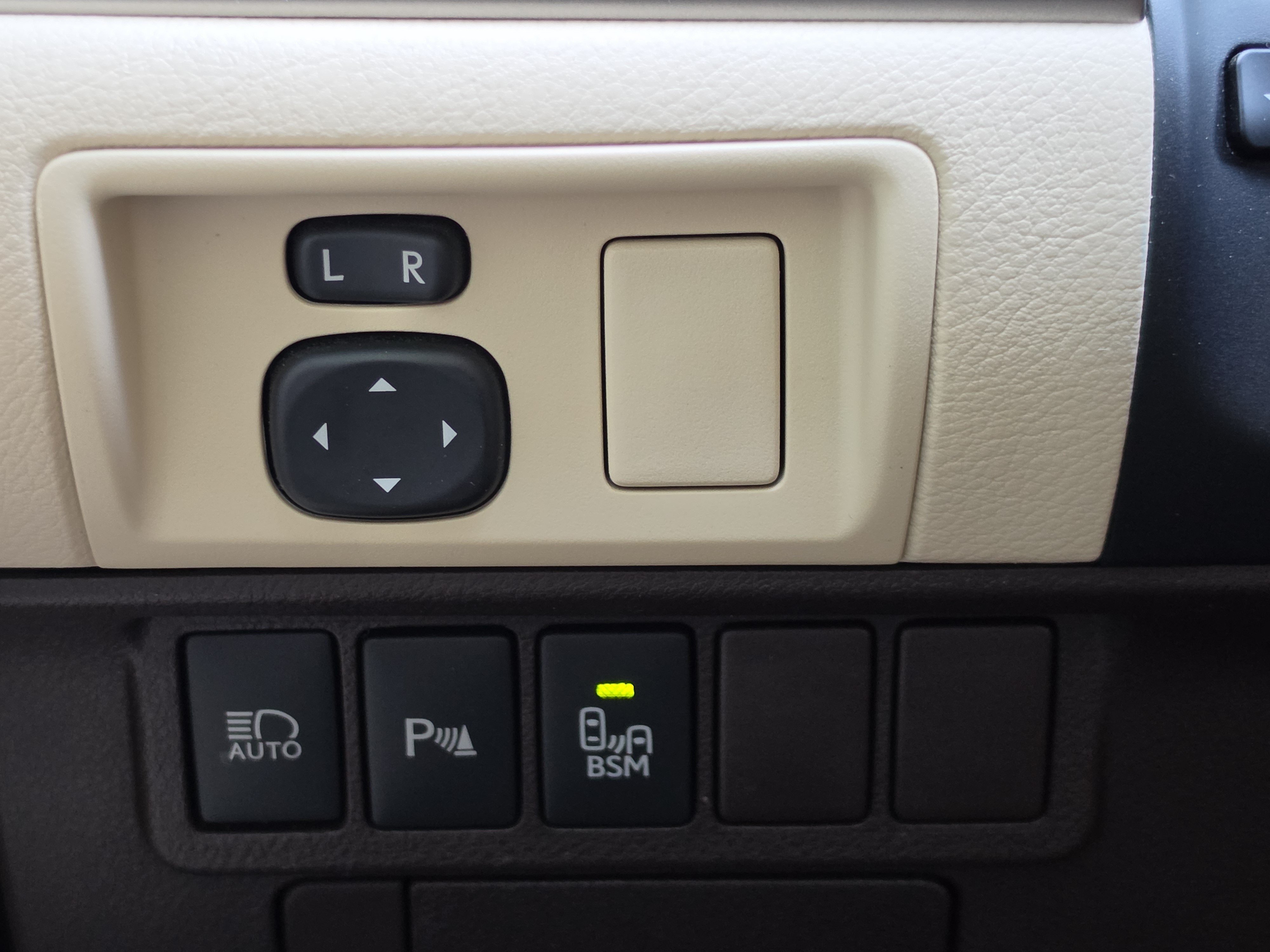 Used 2016 Lexus ES 350 w/ Premium Package w/Wood Trim FWD image 15