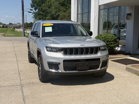 Used 2023 Jeep Grand Cherokee L Limited AWD/4WD image 21