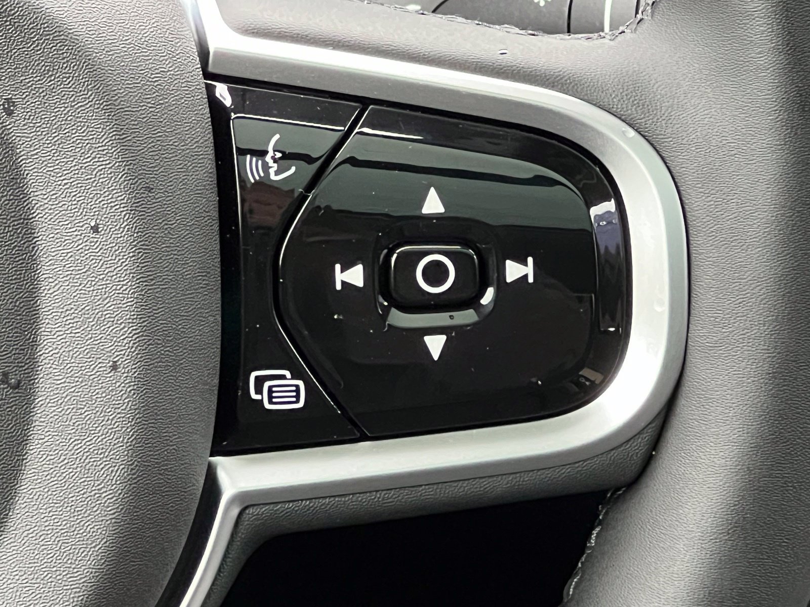 New 2026 Volvo XC90 T8 Plus w/ Protection Package Premier AWD/4WD image 34