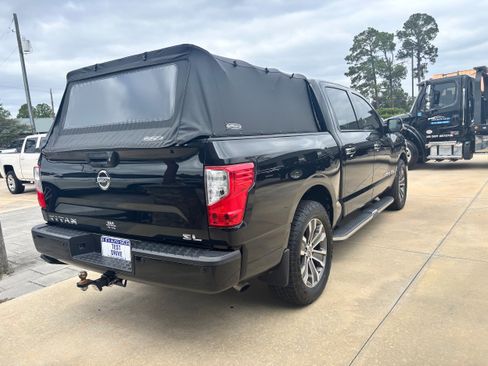 Used 2019 Nissan Titan SL image 5
