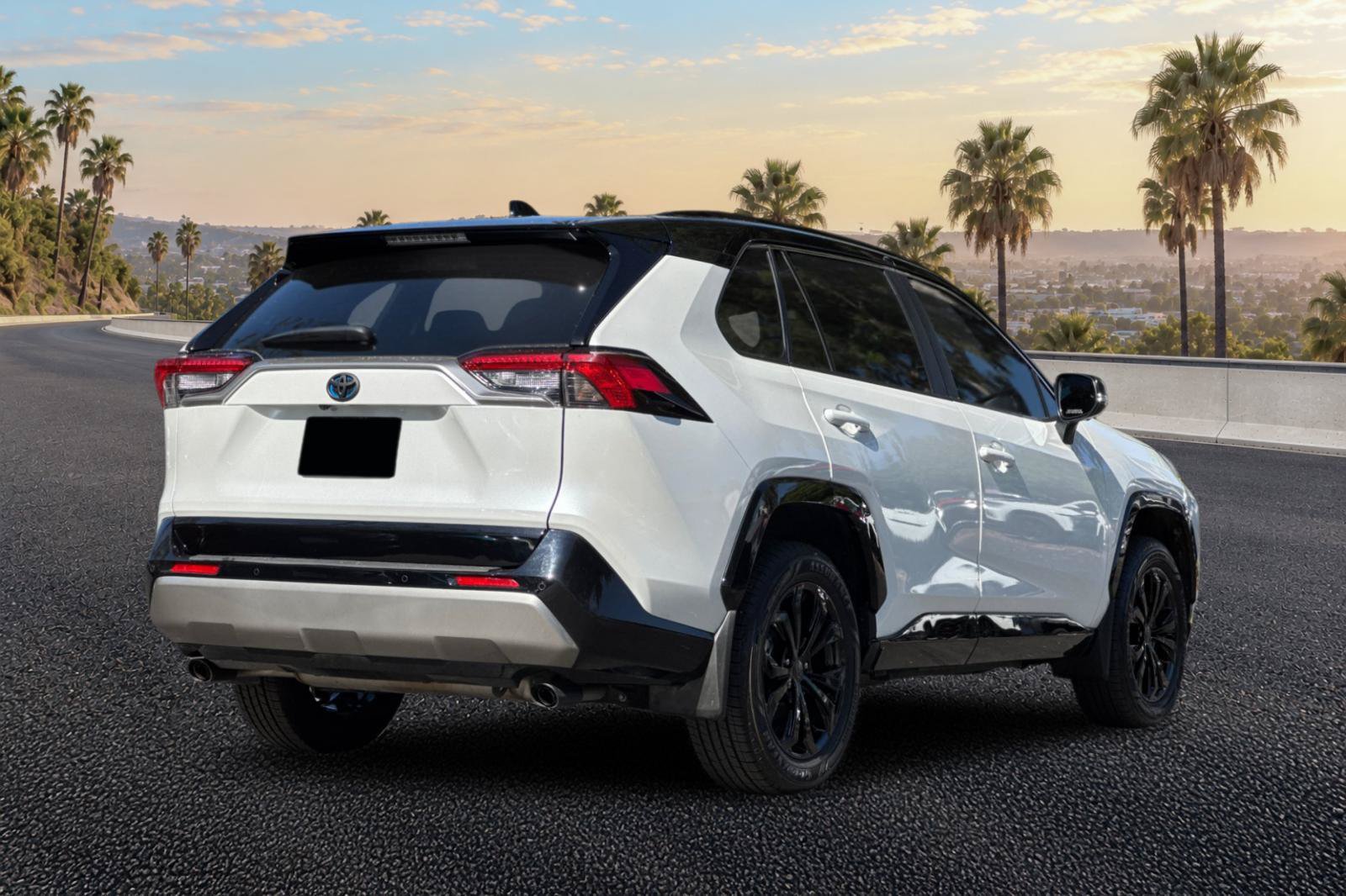 Used 2023 Toyota RAV4 XSE AWD/4WD image 4