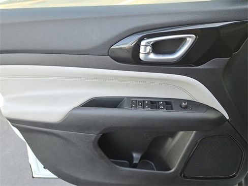 Used 2025 Jeep Compass Limited image 20