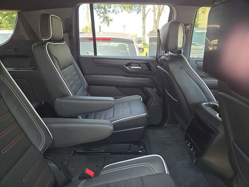 Used 2025 GMC Yukon XL AT4 Ultimate AWD/4WD image 9