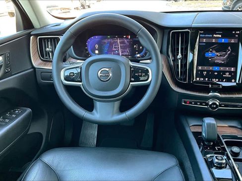 Used 2023 Volvo XC60 B5 Plus w/ Climate Package image 5