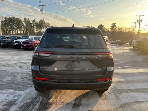 New 2025 Jeep Grand Cherokee Altitude image 7