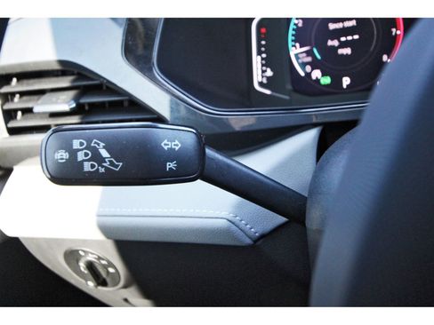 Used 2022 Volkswagen Taos SEL w/ Panoramic Sunroof Package image 20