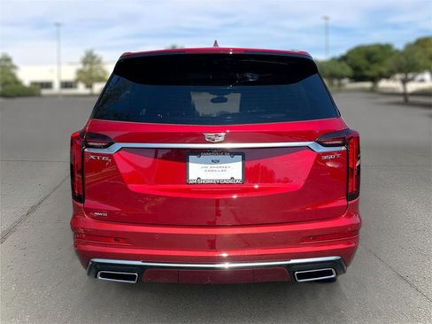 New 2025 Cadillac XT6 Luxury image 6