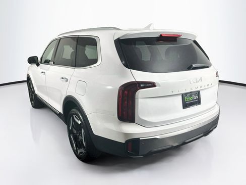 Used 2025 Kia Telluride S FWD image 5
