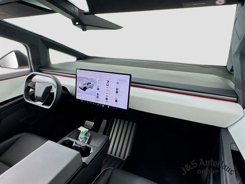 Used 2024 Tesla Cybertruck AWD Crew Cab image 31