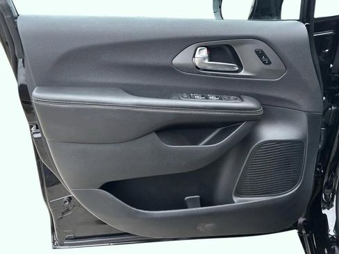 New 2026 Chrysler Pacifica Select w/ S Appearance Package AWD/4WD image 19