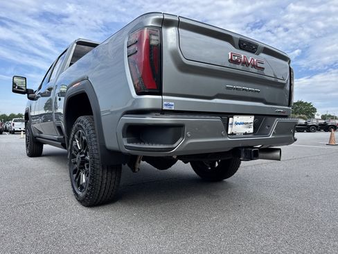 Used 2024 GMC Sierra 2500 AT4 w/ AT4 Premium Plus Package AWD/4WD image 9