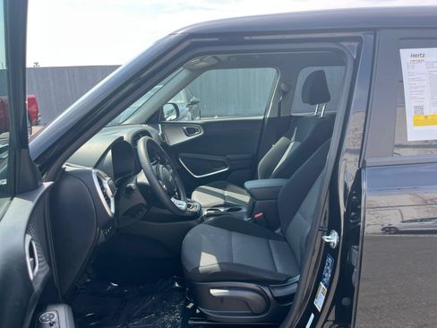 Used 2025 Kia Soul LX w/ LX Technology Package FWD image 25