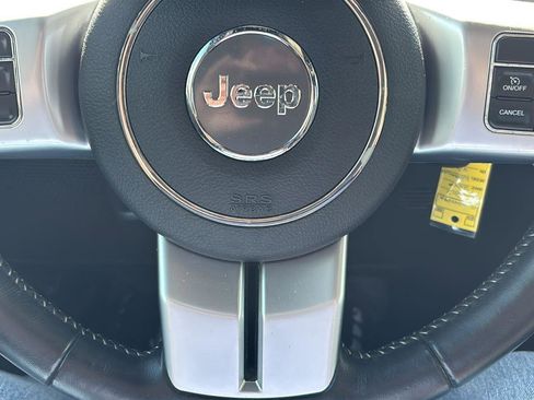 Used 2017 Jeep Wrangler Unlimited Rubicon AWD/4WD image 25