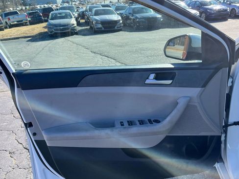 Used 2017 Hyundai Sonata SE image 9