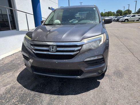 Used 2018 Honda Pilot Touring image 2