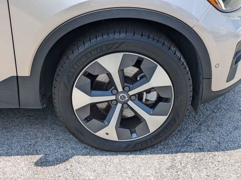 Certified 2024 Volvo XC40 B5 Plus AWD/4WD image 14