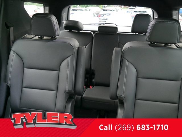 New 2026 Chevrolet Traverse LT w/ Driver Confidence Package AWD/4WD image 38