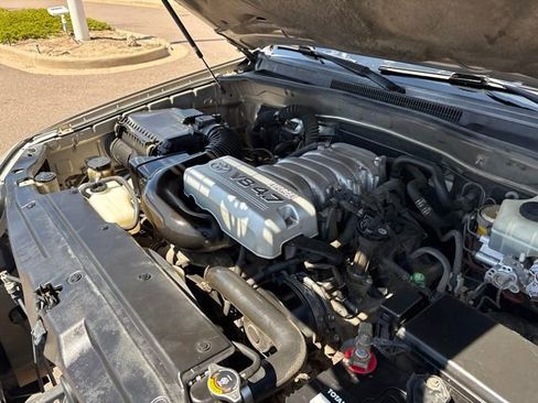 Used 2004 Toyota 4Runner Limited AWD/4WD image 9