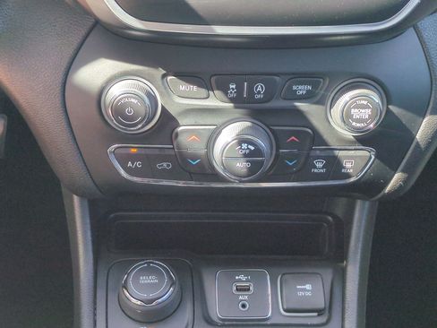 Used 2020 Jeep Cherokee Latitude Plus AWD/4WD image 20