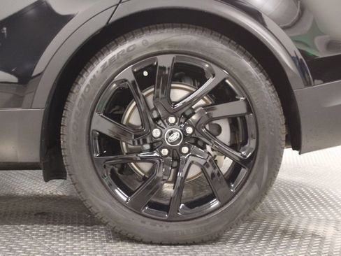 Used 2025 Land Rover Discovery S AWD/4WD image 18