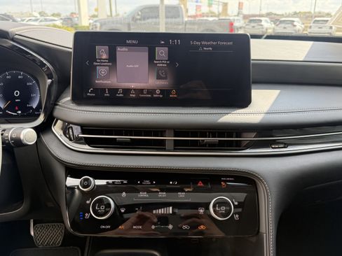 Certified 2025 INFINITI QX60 Luxe image 23