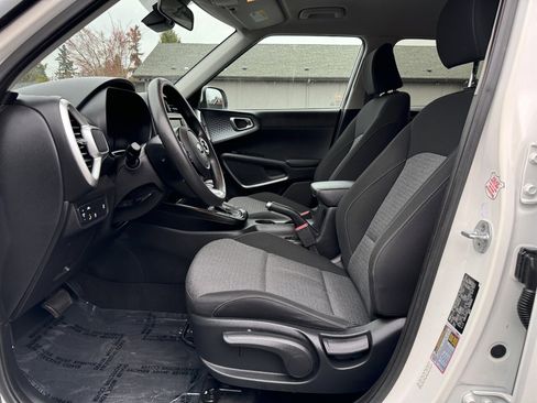 Used 2020 Kia Soul S image 11