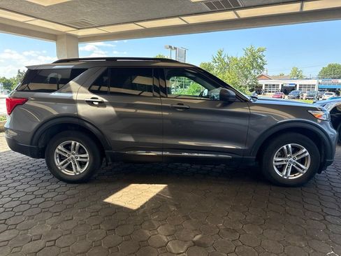 Used 2023 Ford Explorer XLT AWD/4WD image 5
