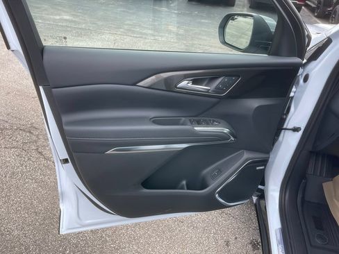 New 2026 Chevrolet Traverse High Country w/ LPO, Floor Liner Package AWD/4WD image 9