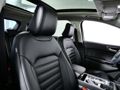 Certified 2024 Ford Edge SEL w/ Convenience Package AWD/4WD image 12