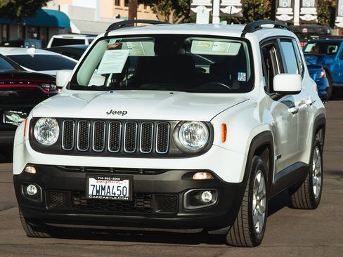 Used 2016 Jeep Renegade Latitude image 2