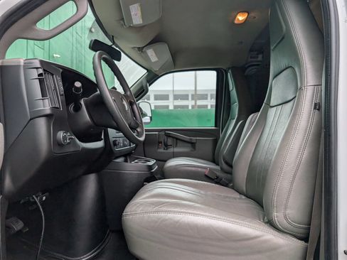 Used 2023 GMC Savana 2500 Extended RWD image 14