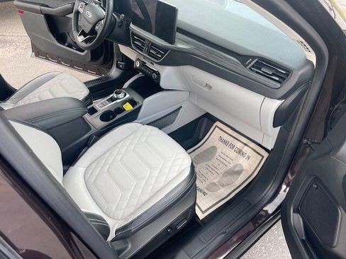 Used 2023 Ford Escape Platinum w/ Premium Technology Package image 7