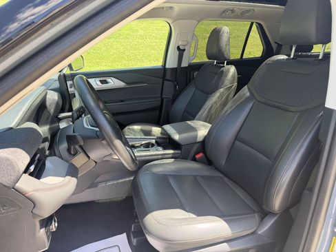 Used 2025 Ford Explorer Active w/ Active Comfort Package AWD/4WD image 14