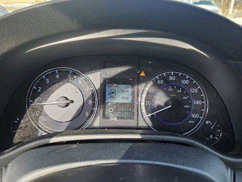 Used 2015 INFINITI Q40 AWD w/ Moonroof Package image 11