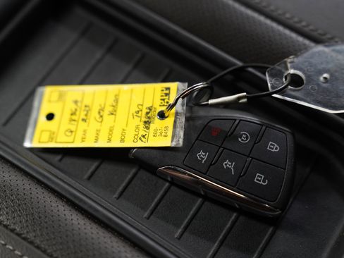 Used 2023 GMC Yukon SLT image 34