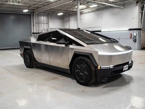 Used 2025 Tesla Cybertruck AWD Crew Cab image 2