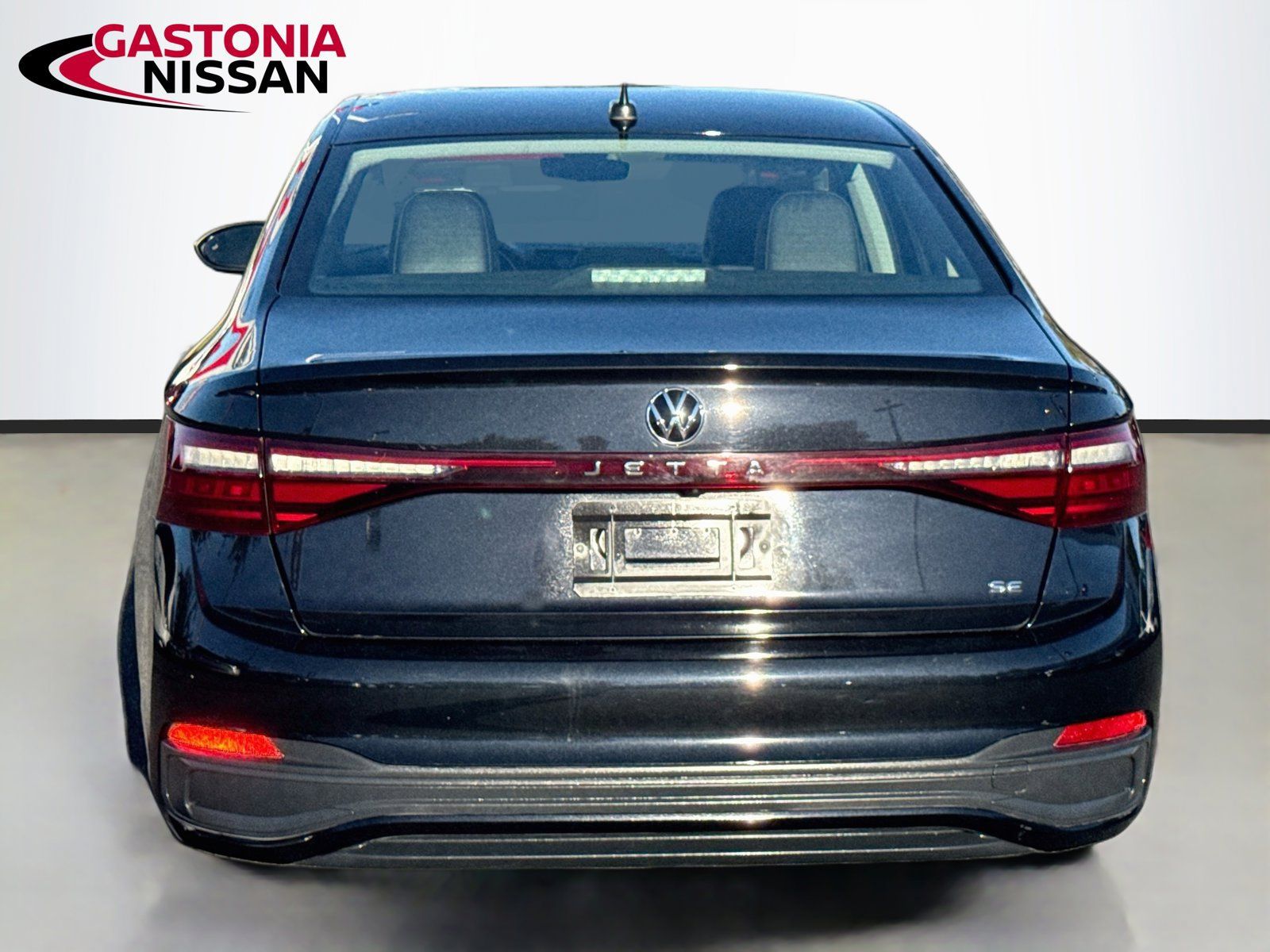 Used 2025 Volkswagen Jetta SE FWD image 7