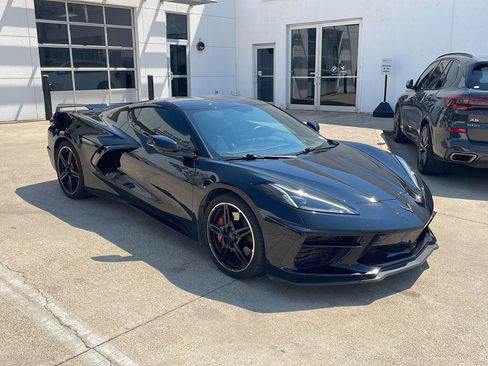 Used 2022 Chevrolet Corvette Stingray Preferred Cpe w/ Z51 Performance Package RWD image 2