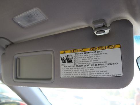 Used 2016 Lexus ES 350 w/ Luxury Package w/Wood Trim image 32