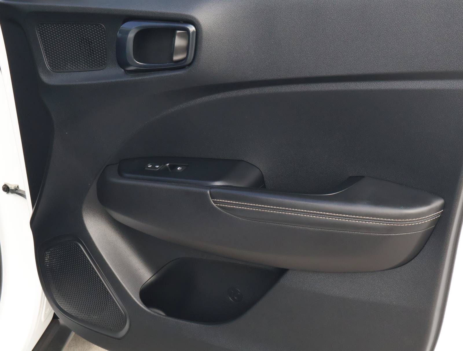 Used 2025 Hyundai Venue Limited FWD image 15