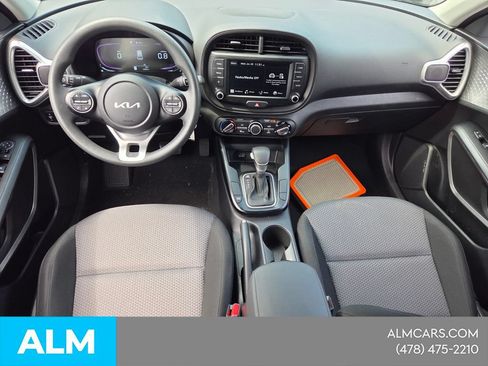 Used 2025 Kia Soul LX w/ LX Technology Package FWD image 9