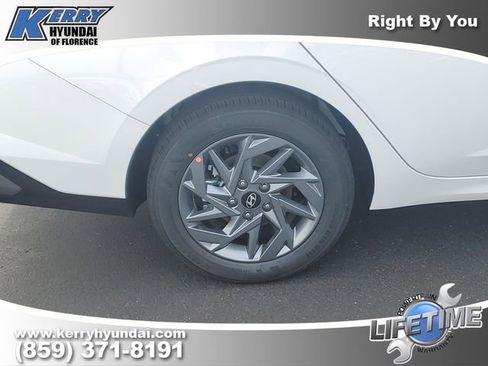 New 2026 Hyundai Elantra Hybrid FWD image 5