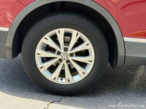 Used 2018 Volkswagen Tiguan SE AWD/4WD image 41