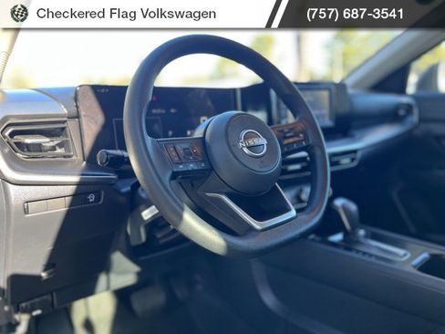 Used 2025 Nissan Kicks S image 19