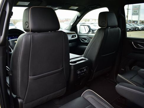 Used 2023 Chevrolet Suburban Premier image 25