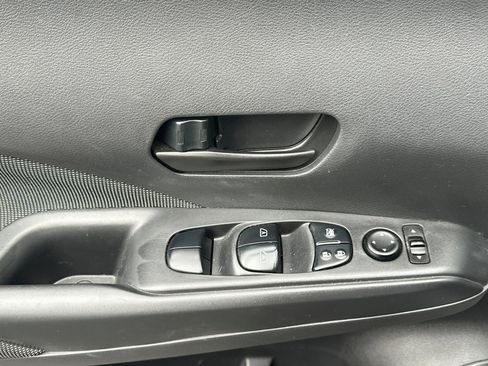 Used 2018 Nissan Kicks S image 11