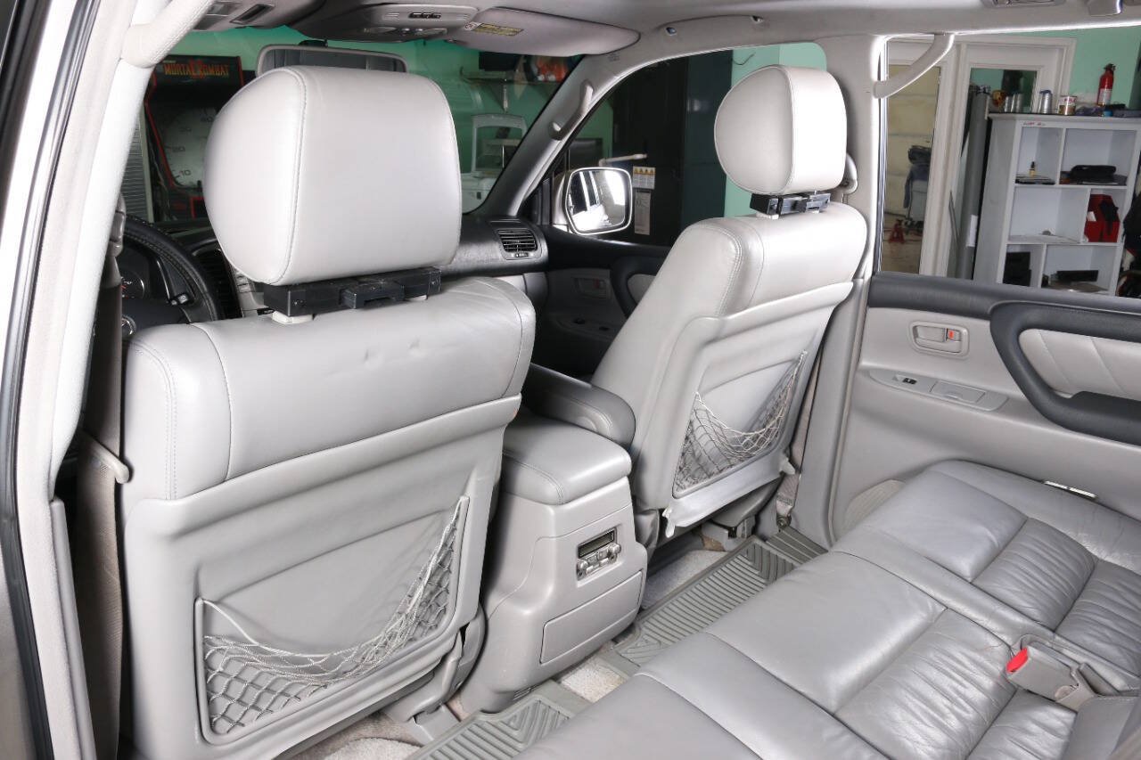 Used 2004 Toyota Land Cruiser AWD/4WD image 54