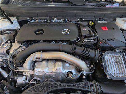 Used 2025 Mercedes-Benz GLB 250 4MATIC w/ Winter Package image 23