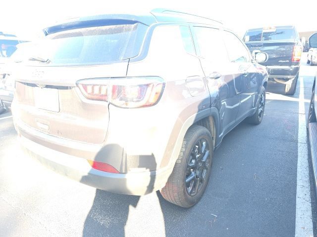 Used 2024 Jeep Compass Latitude w/ Altitude Special Edition AWD/4WD image 8