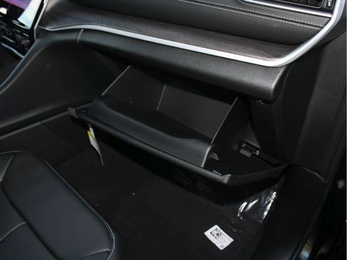 New 2025 Jeep Grand Cherokee Limited w/ Luxury Tech Group II image 36